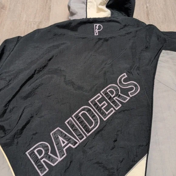Vintage 90s Pro Player Oakland Raiders NFL Puffer Jacket Black Gray Cream Size L